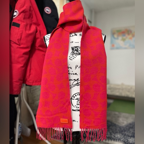NWT Women’s Coach Signature 100% Merino Wool Fringe Scarf In Red 82” X 8.5” - Picture 4 of 11